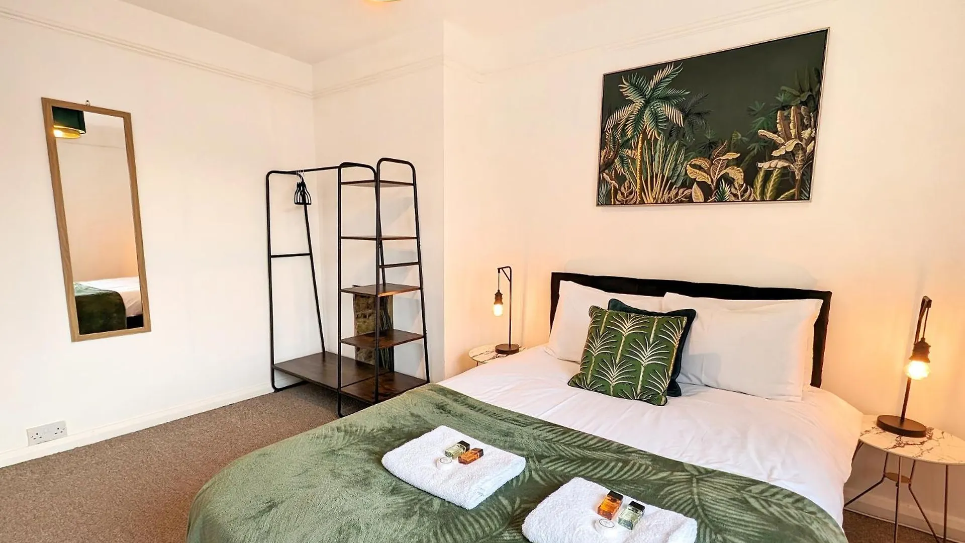 Central Cambridge, Charming 3-Bed House With Free Parking!